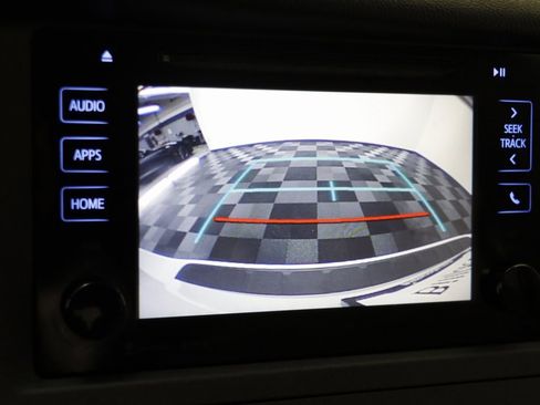 Used 2017 Toyota Sienna XLE image 9