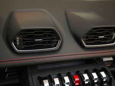 Used 2020 Lamborghini Huracan EVO RWD image 37