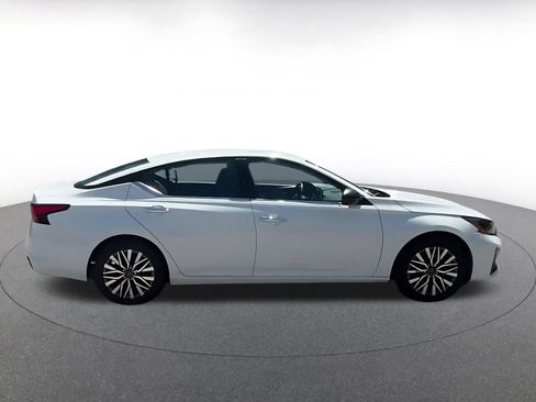 Used 2025 Nissan Altima 2.5 SV FWD image 15