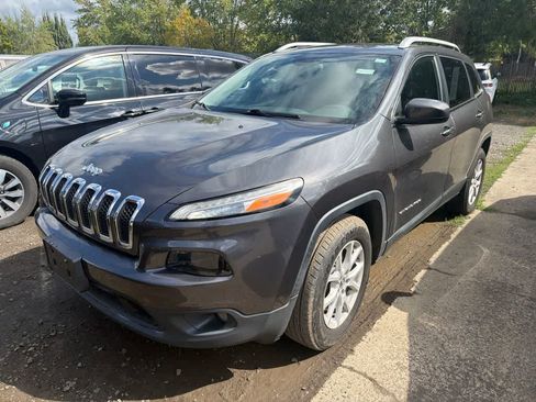 Used 2017 Jeep Cherokee Latitude w/ Comfort/Convenience Group AWD/4WD image 3