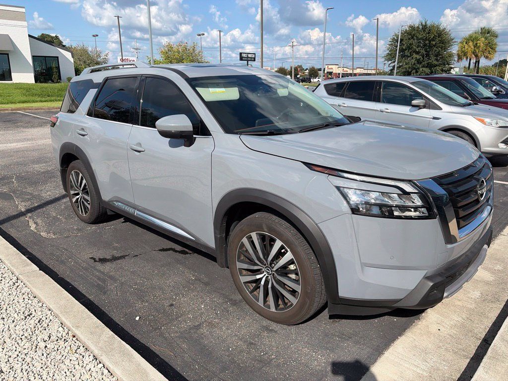 Certified 2025 Nissan Pathfinder Platinum FWD image 3