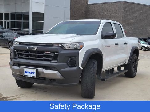 Used 2024 Chevrolet Colorado Trail Boss w/ Technology Package AWD/4WD image 2