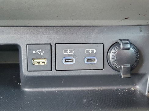 Used 2022 Toyota Highlander XLE image 16