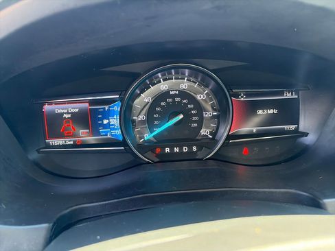Used 2017 Ford Explorer XLT w/ Equipment Group 202A AWD/4WD image 18