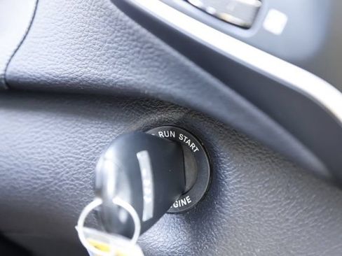 Used 2019 Jeep Cherokee Sport FWD image 21