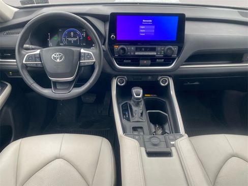 Used 2024 Toyota Grand Highlander XLE image 10