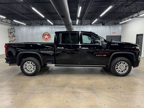 Used 2022 Chevrolet Silverado 2500 High Country w/ Z71 Off-Road Package image 15