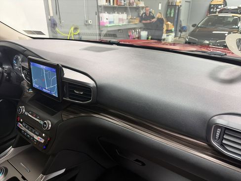 Used 2020 Ford Explorer Limited image 36