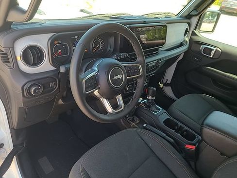 Used 2025 Jeep Wrangler Unlimited Sahara AWD/4WD image 13