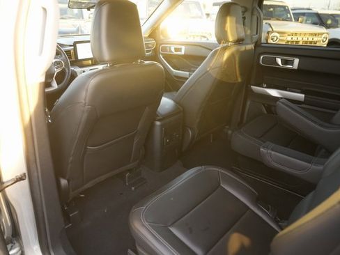 Used 2022 Ford Explorer XLT w/ Equipment Group 202A image 11