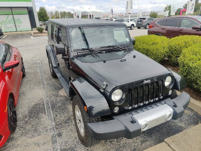 Used 2014 Jeep Wrangler Unlimited Sahara w/ Dual Top Group AWD/4WD image 18