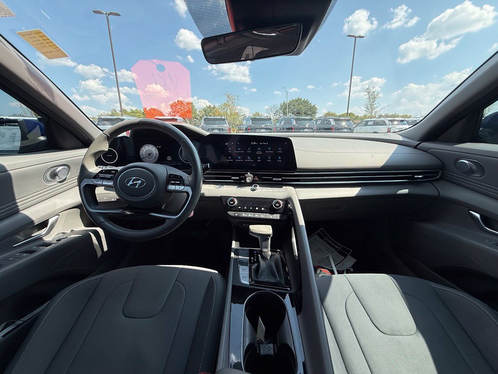 Used 2023 Hyundai Elantra SEL w/ Convenience Package FWD image 26