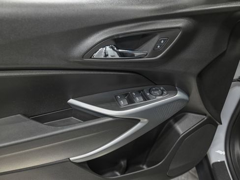 Used 2024 Chevrolet Trax LS w/ LS Convenience Package FWD image 15