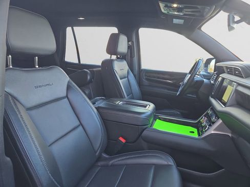 Used 2022 GMC Yukon Denali image 17