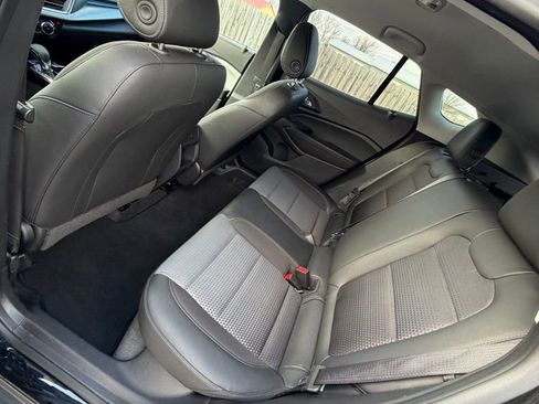 Used 2025 Chevrolet Trax LT FWD image 8