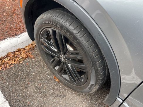 Used 2022 Volkswagen Tiguan SE R-Line image 19