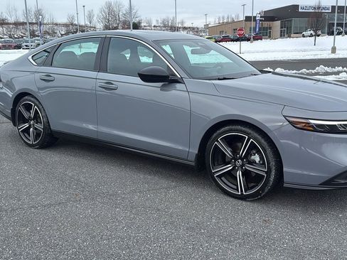 Used 2023 Honda Accord Sport image 2