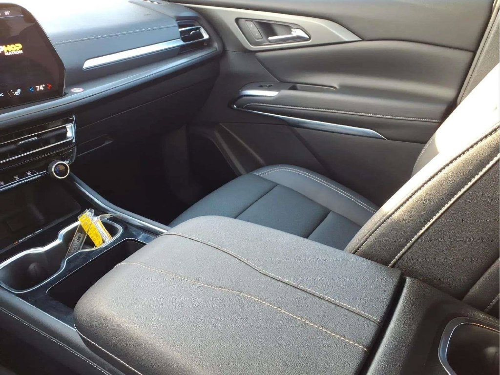 Used 2026 Chevrolet Traverse LT FWD image 11