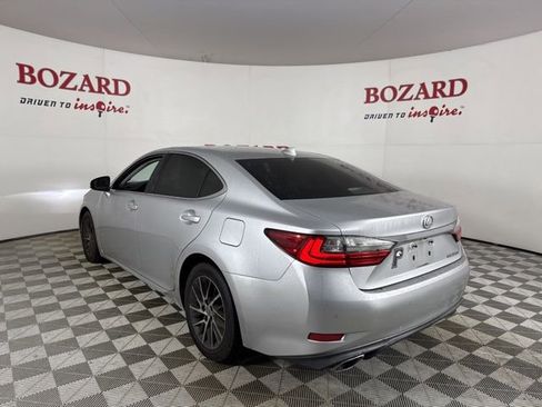 Used 2016 Lexus ES 350 350 w/ Luxury Package w/Wood Trim image 6