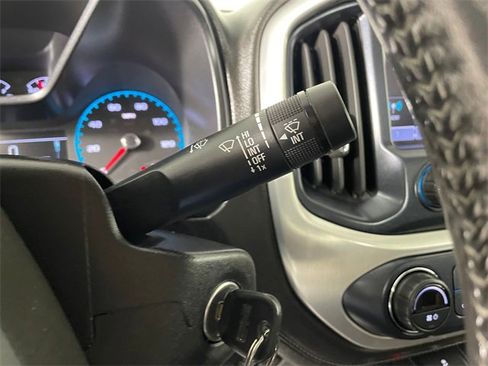 Used 2017 GMC Canyon SLE image 14