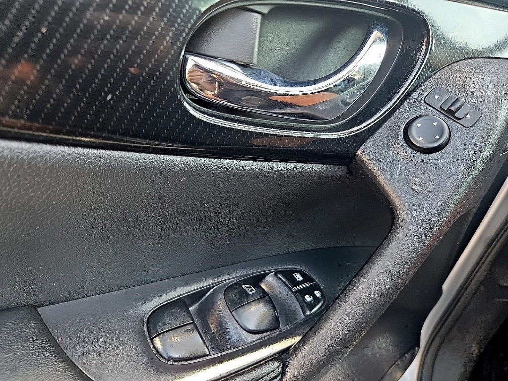 Used 2019 Nissan Rogue SL FWD image 15