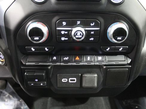 Used 2020 GMC Sierra 1500 SLE w/ SLE Value Package image 28