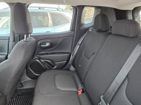 Used 2023 Jeep Renegade Latitude image 17