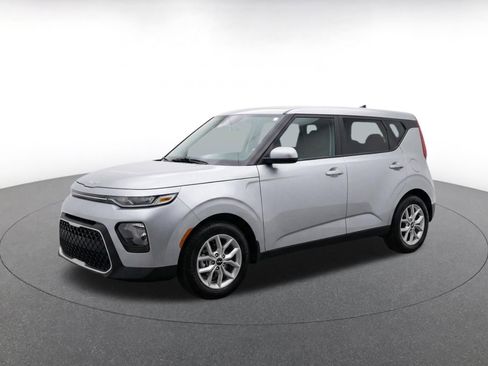 Used 2025 Kia Soul LX w/ LX Technology Package FWD image 3