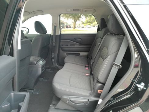 Used 2025 Nissan Pathfinder SV FWD image 17