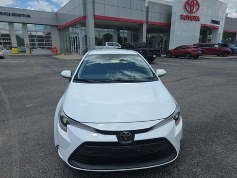 Used 2024 Toyota Corolla LE FWD image 2