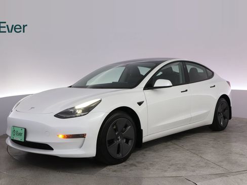 Used 2023 Tesla Model 3 Standard Range RWD image 2