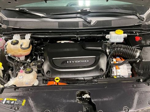 Used 2022 Chrysler Pacifica Touring-L FWD image 11