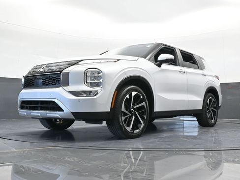 Used 2023 Mitsubishi Outlander SE image 64