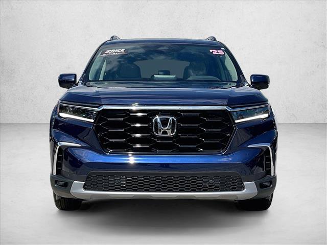 Used 2025 Honda Pilot Touring image 3