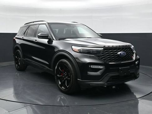 Used 2024 Ford Explorer ST w/ Technology Package AWD/4WD image 4