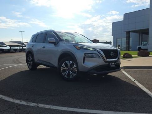 Used 2023 Nissan Rogue SV w/ SV Premium B Package FWD image 9