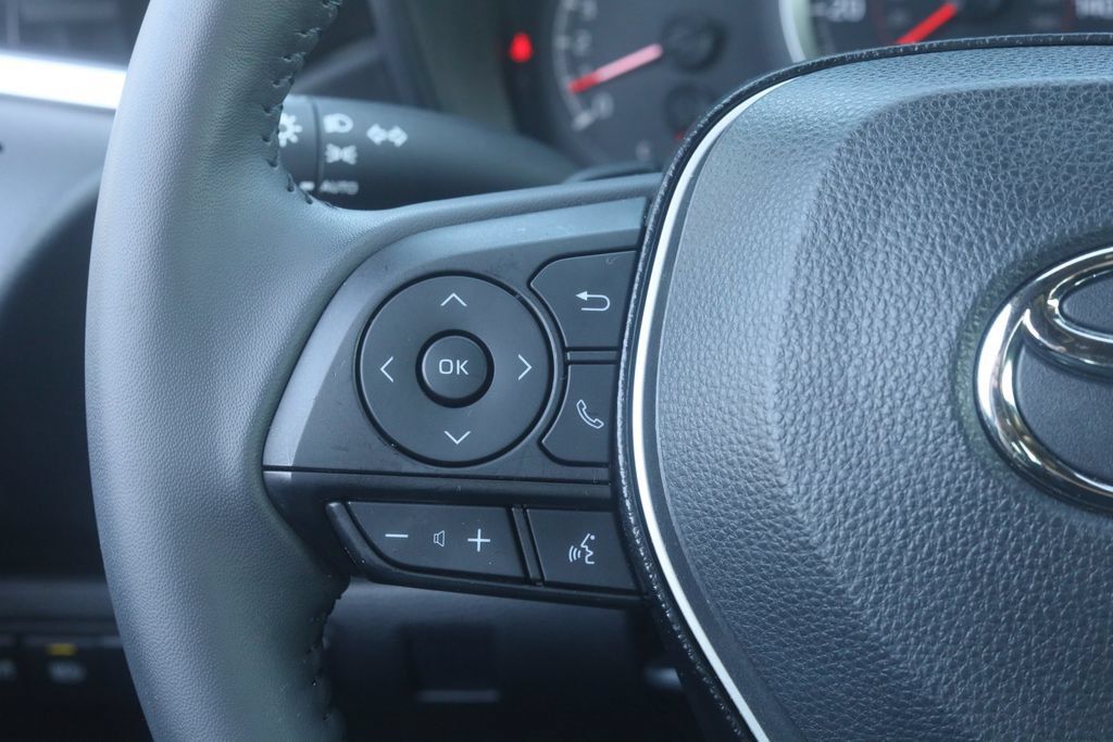 Certified 2021 Toyota Corolla SE FWD image 6