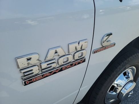 Used 2018 RAM 3500 SLT w/ Luxury Group RWD image 9