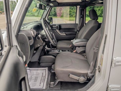 Used 2018 Jeep Wrangler Unlimited Sport S AWD/4WD image 11