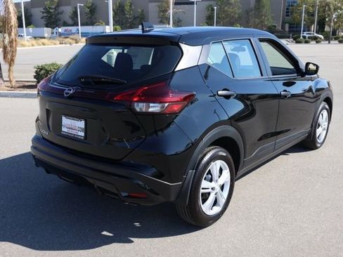 New 2025 Nissan Kicks Play S image 4