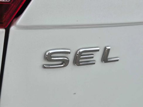 Used 2024 Volkswagen Tiguan SEL R-Line image 13