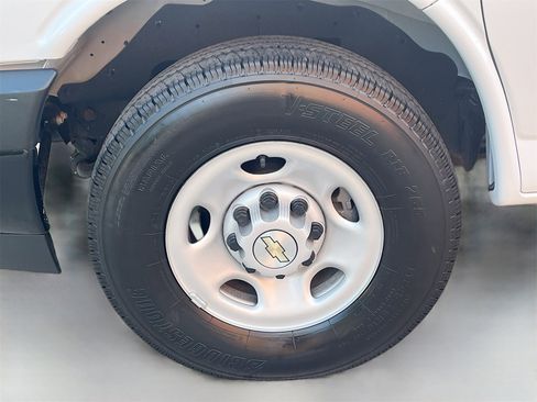 Used 2025 Chevrolet Express 2500 w/ Driver Convenience Package image 28