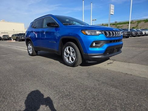 New 2026 Jeep Compass Latitude image 9