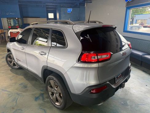 Used 2016 Jeep Cherokee Latitude FWD image 8