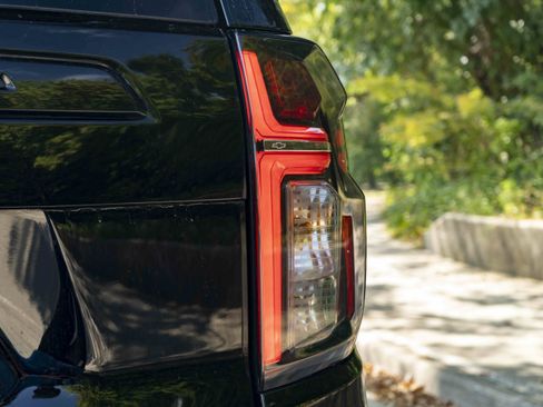 Used 2024 Chevrolet Tahoe RST w/ Luxury Package AWD/4WD image 13
