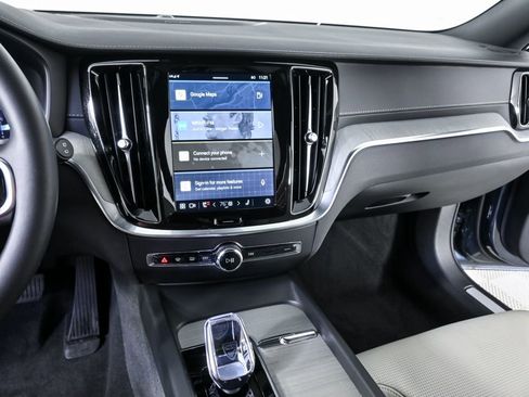 Certified 2025 Volvo V60 B5 Cross Country Ultra image 15