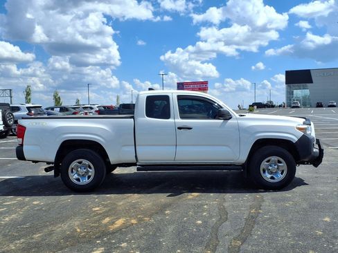 Used 2017 Toyota Tacoma SR AWD/4WD image 24