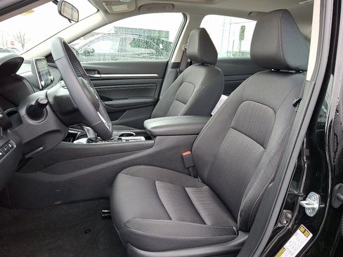 Used 2021 Nissan Altima 2.5 SV w/ SV Premium Package image 13