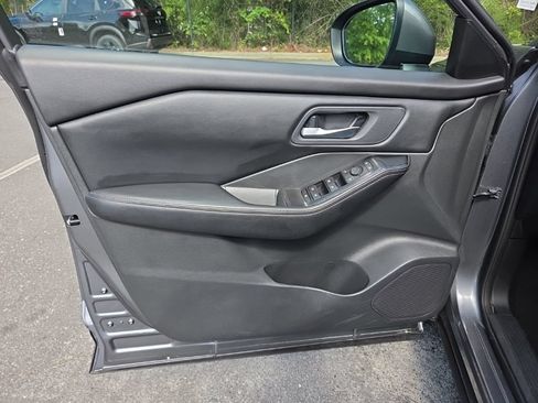 Certified 2025 Nissan Rogue SV FWD image 16