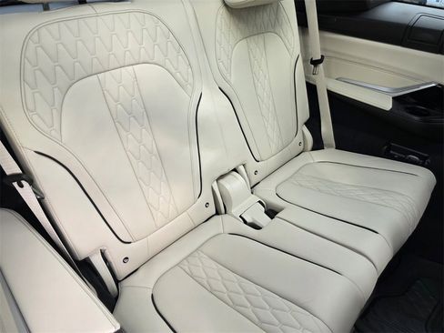 Certified 2024 BMW X7 xDrive40i w/ M Sport Package image 28